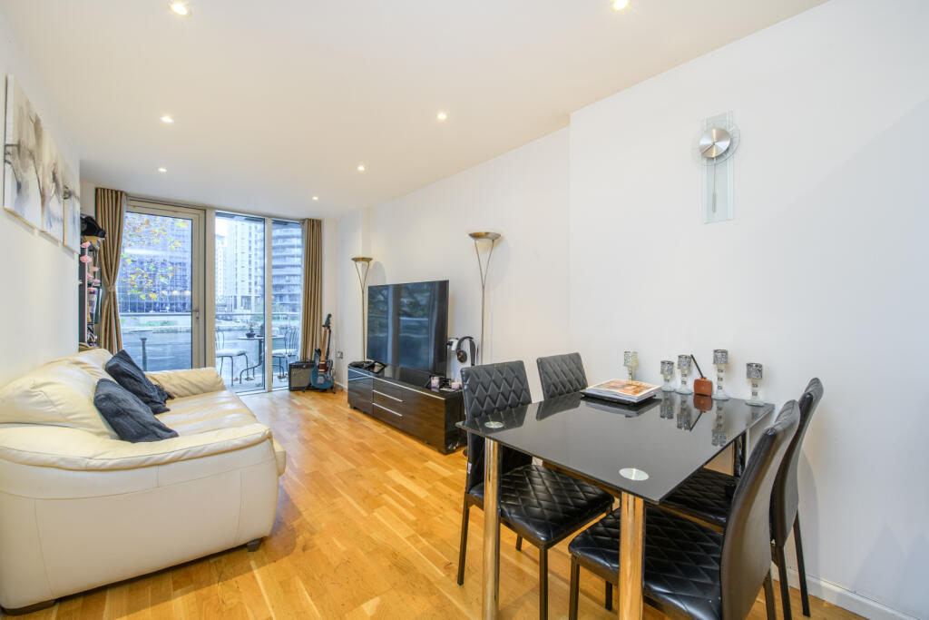 2 bed 1st Floor Flat for rent in Poplar. From Chestertons Estate Agents , Canary Wharf & Docklands Lettings