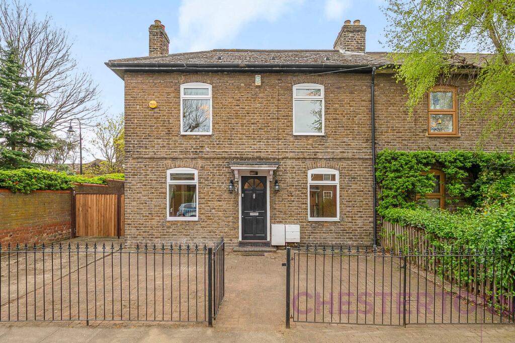 3 bed End of Terrace for rent in Poplar. From Chestertons Estate Agents , Canary Wharf & Docklands Lettings