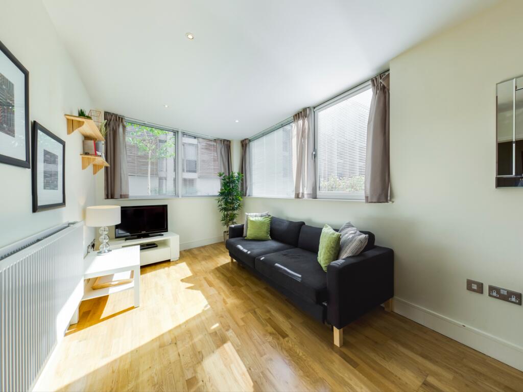 1 bed 1st Floor Flat for rent in Poplar. From Chestertons Estate Agents , Canary Wharf & Docklands Lettings