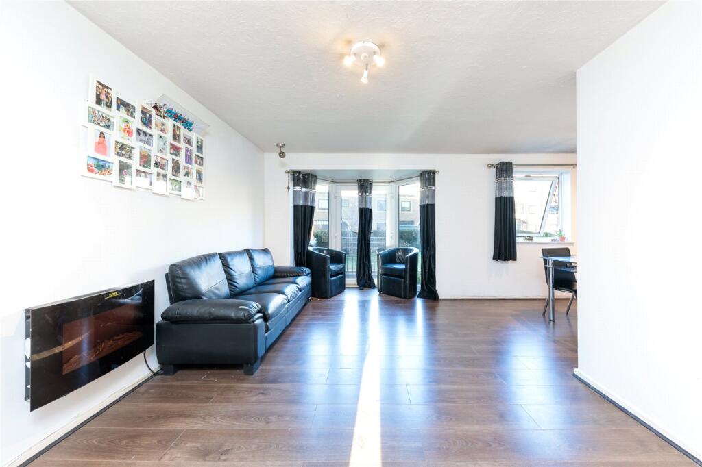 2 bed 1st Floor Flat for rent in Poplar. From Chestertons Estate Agents , Canary Wharf & Docklands Lettings 2 bed 1st Floor Flat for rent in Poplar. From Chestertons Estate Agents , Canary Wharf & Docklands Lettings