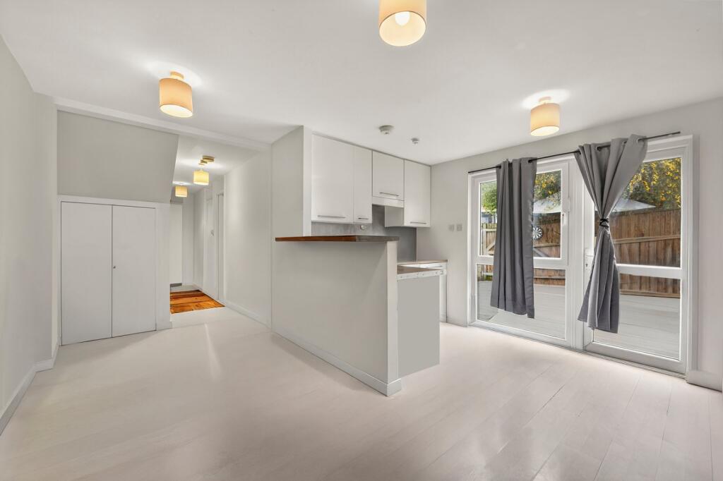 2 bed 1st Floor Flat for rent in Woolwich. From Chestertons Estate Agents , Canary Wharf & Docklands Lettings