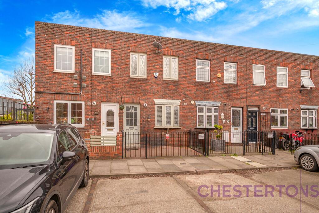 3 bed Mid Terraced House for rent in Poplar. From Chestertons Estate Agents , Canary Wharf & Docklands Lettings