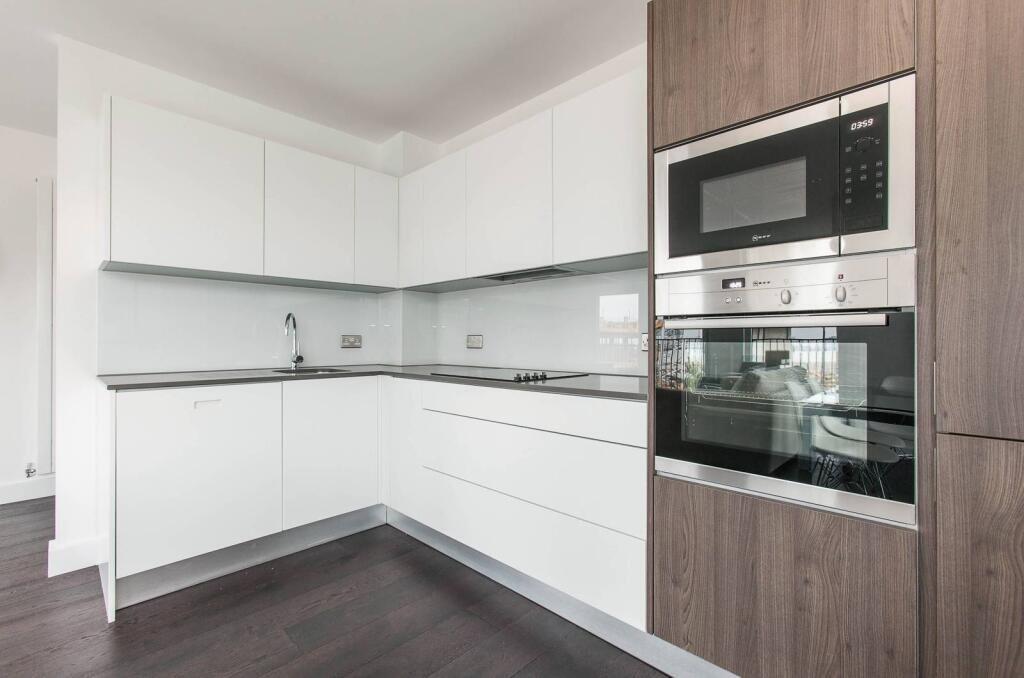 3 bed 1st Floor Flat for rent in Woolwich. From Chestertons Estate Agents , Canary Wharf & Docklands Lettings