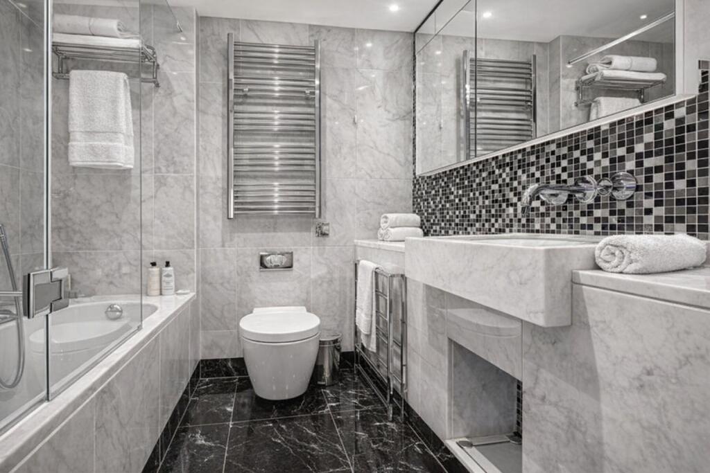 1 bed 1st Floor Flat for rent in Poplar. From Chestertons Estate Agents , Canary Wharf & Docklands Lettings