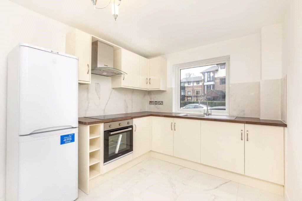 4 bed Mid Terraced House for rent in Poplar. From Chestertons Estate Agents , Canary Wharf & Docklands Lettings