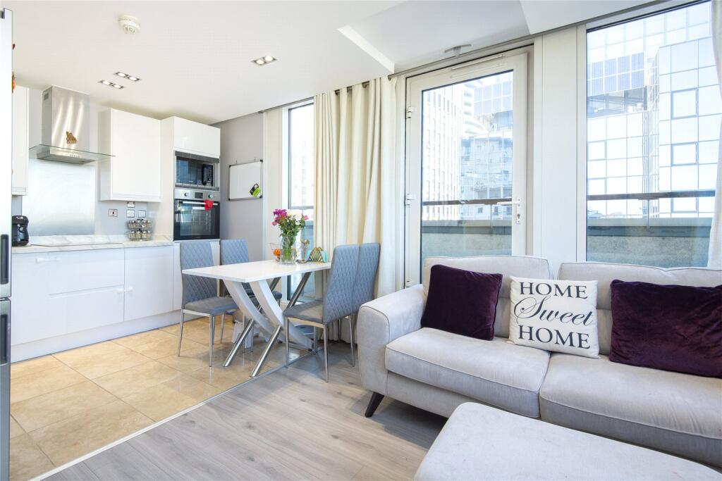 2 bed 1st Floor Flat for rent in Poplar. From Chestertons Estate Agents , Canary Wharf & Docklands Lettings