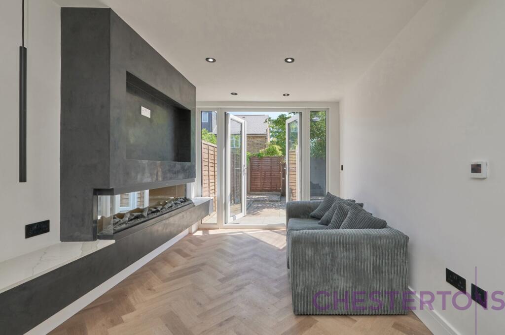 3 bed Mid Terraced House for rent in Greenwich. From Chestertons Estate Agents , Canary Wharf & Docklands Lettings