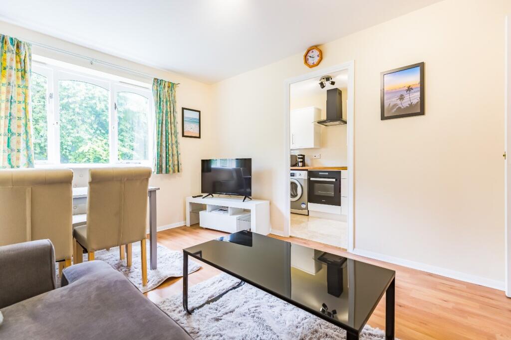 1 bed 1st Floor Flat for rent in Poplar. From Chestertons Estate Agents , Canary Wharf & Docklands Lettings