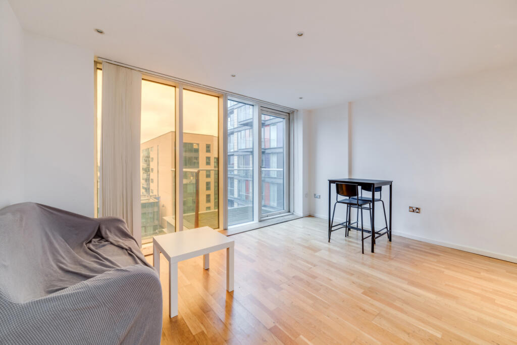 4 bed 1st Floor Flat for rent in Poplar. From Chestertons Estate Agents , Canary Wharf & Docklands Lettings