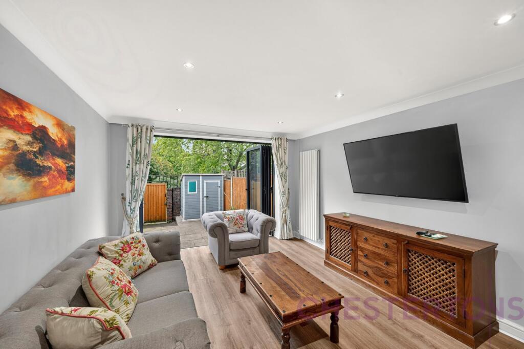 3 bed Mid Terraced House for rent in Poplar. From Chestertons Estate Agents , Canary Wharf & Docklands Lettings 3 bed Mid Terraced House for rent in Poplar. From Chestertons Estate Agents , Canary Wharf & Docklands Lettings