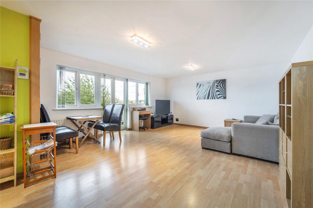1 bed 1st Floor Flat for rent in Poplar. From Chestertons Estate Agents , Canary Wharf & Docklands Lettings
