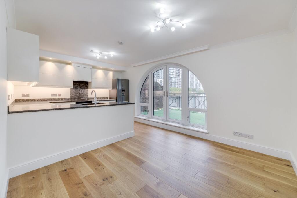 3 bed 1st Floor Flat for rent in Poplar. From Chestertons Estate Agents , Canary Wharf & Docklands Lettings 3 bed 1st Floor Flat for rent in Poplar. From Chestertons Estate Agents , Canary Wharf & Docklands Lettings