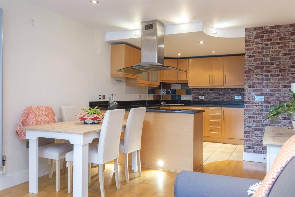 2 bed 1st Floor Flat for rent in Poplar. From Chestertons Estate Agents , Canary Wharf & Docklands Lettings