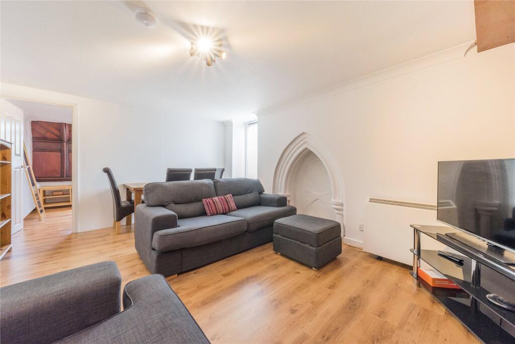3 bed 1st Floor Flat for rent in Poplar. From Chestertons Estate Agents , Canary Wharf & Docklands Lettings