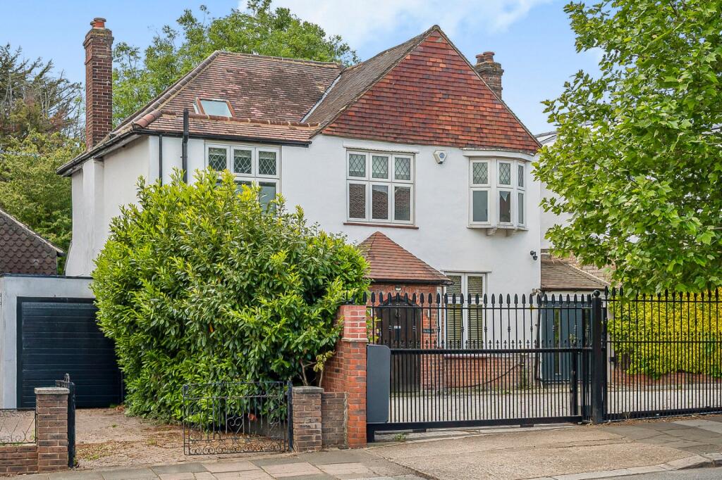 4 bed Detached for rent in Eltham. From Chestertons Estate Agents , Canary Wharf & Docklands Lettings 4 bed Detached for rent in Eltham. From Chestertons Estate Agents , Canary Wharf & Docklands Lettings