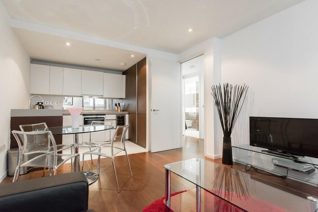 1 bed 1st Floor Flat for rent in Poplar. From Chestertons Estate Agents , Canary Wharf & Docklands Lettings