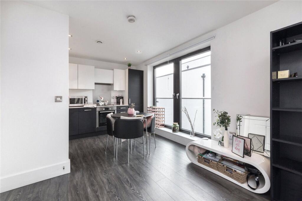 1 bed 1st Floor Flat for rent in Bow. From Chestertons Estate Agents , Canary Wharf & Docklands Lettings