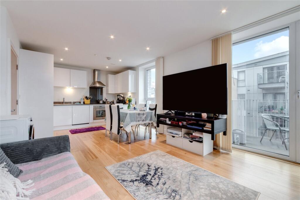 2 bed 1st Floor Flat for rent in Poplar. From Chestertons Estate Agents , Canary Wharf & Docklands Lettings 2 bed 1st Floor Flat for rent in Poplar. From Chestertons Estate Agents , Canary Wharf & Docklands Lettings