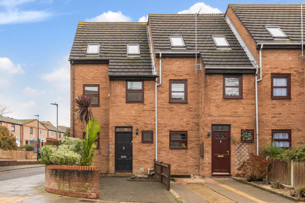 4 bed End of Terrace for rent in Poplar. From Chestertons Estate Agents , Canary Wharf & Docklands Lettings