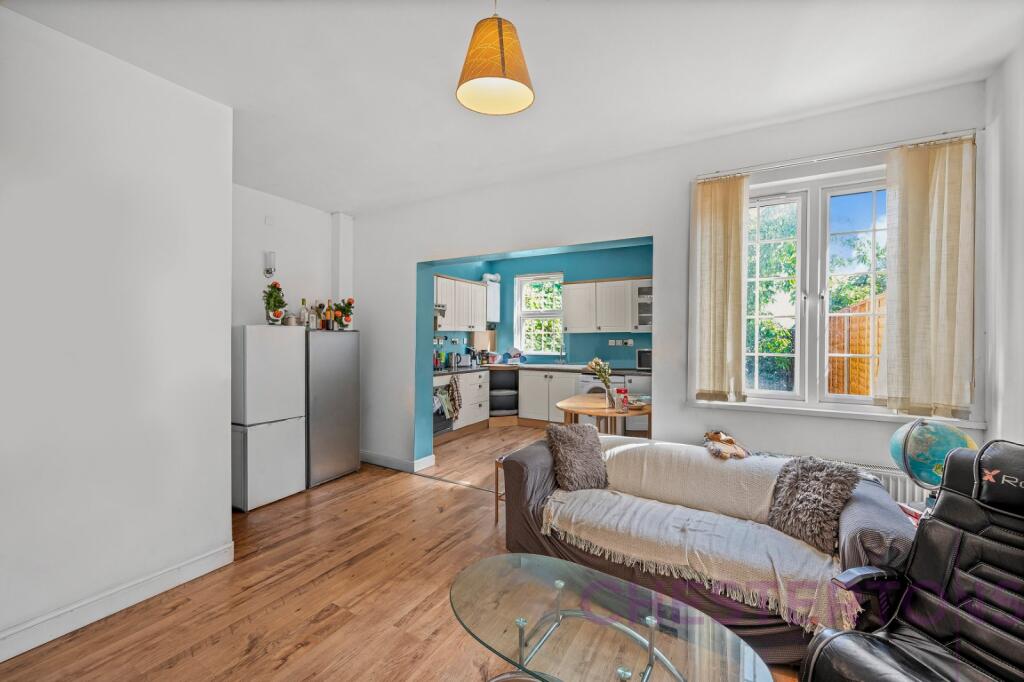 3 bed Detached for rent in Bow. From Chestertons Estate Agents , Canary Wharf & Docklands Lettings 3 bed Detached for rent in Bow. From Chestertons Estate Agents , Canary Wharf & Docklands Lettings
