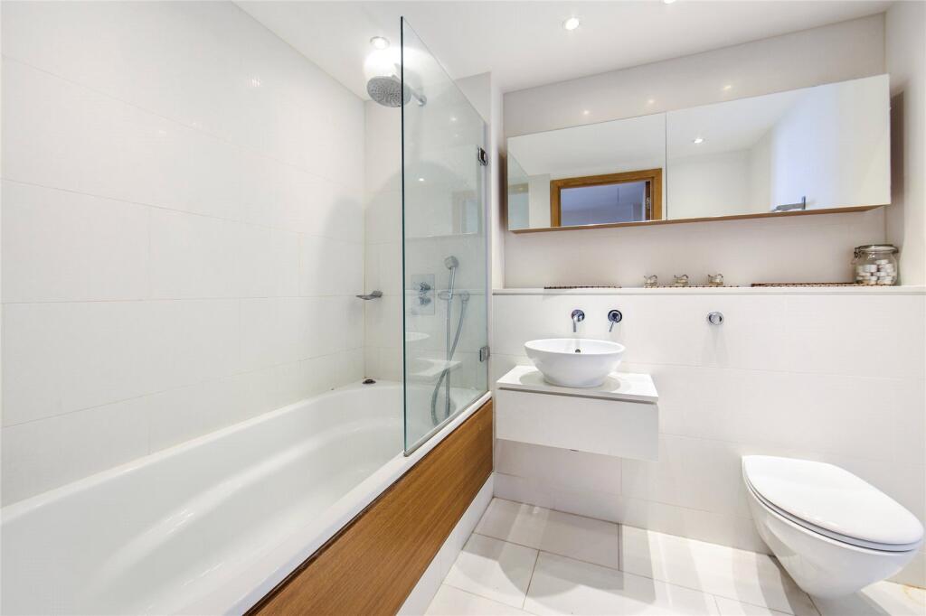 1 bed 1st Floor Flat for rent in Poplar. From Chestertons Estate Agents , Canary Wharf & Docklands Lettings