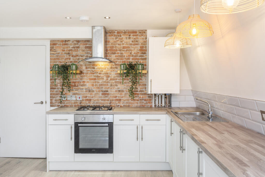 1 bed 1st Floor Flat for rent in Poplar. From Chestertons Estate Agents , Canary Wharf & Docklands Lettings