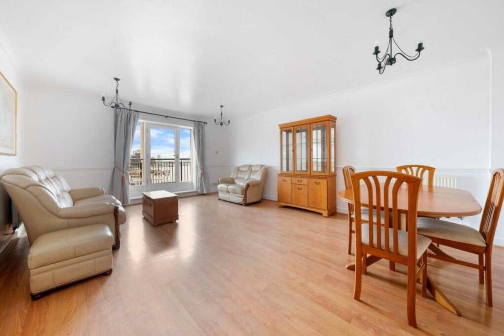 2 bed 1st Floor Flat for rent in Poplar. From Chestertons Estate Agents , Canary Wharf & Docklands Lettings