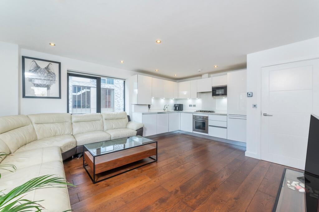 2 bed 1st Floor Flat for rent in Poplar. From Chestertons Estate Agents , Canary Wharf & Docklands Lettings