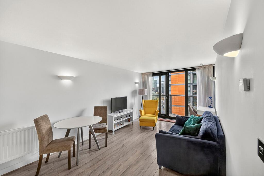 1 bed 1st Floor Flat for rent in Poplar. From Chestertons Estate Agents , Canary Wharf & Docklands Lettings