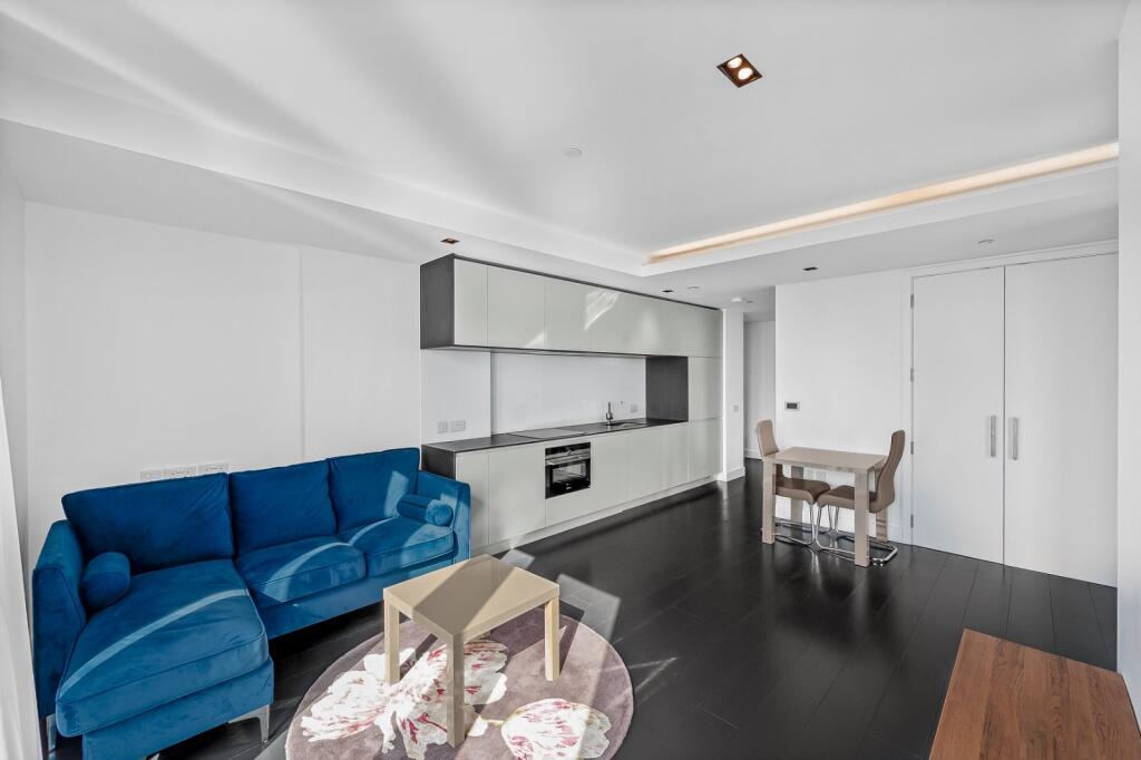 2 bed 1st Floor Flat for rent in Poplar. From Chestertons Estate Agents , Canary Wharf & Docklands Lettings 2 bed 1st Floor Flat for rent in Poplar. From Chestertons Estate Agents , Canary Wharf & Docklands Lettings