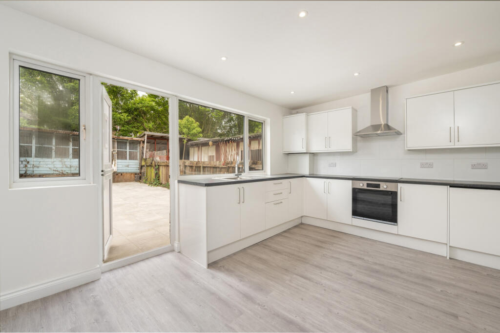 3 bed Mid Terraced House for rent in West Ham. From Chestertons Estate Agents , Canary Wharf & Docklands Lettings 3 bed Mid Terraced House for rent in West Ham. From Chestertons Estate Agents , Canary Wharf & Docklands Lettings