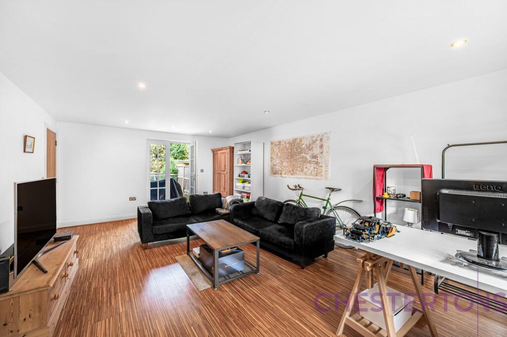 4 bed Mid Terraced House for rent in Greenwich. From Chestertons Estate Agents , Canary Wharf & Docklands Lettings