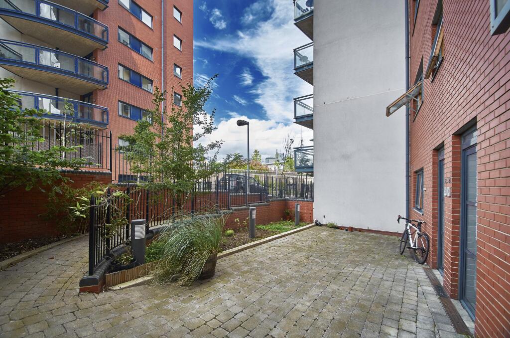 2 bed 1st Floor Flat for rent in Poplar. From Chestertons Estate Agents , Canary Wharf & Docklands Lettings