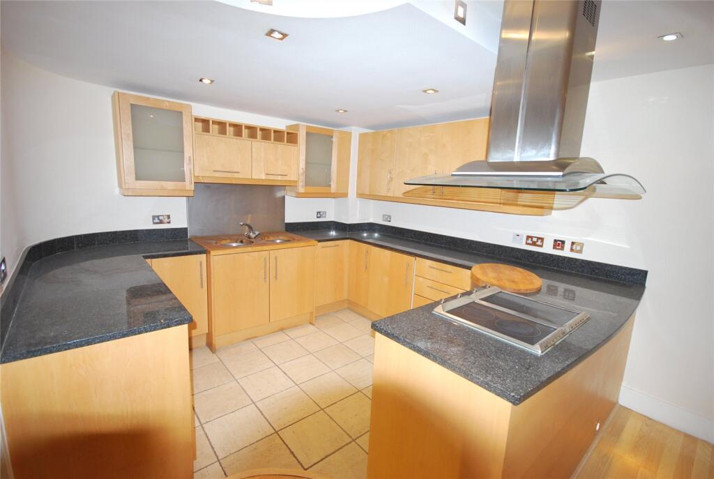 2 bed 1st Floor Flat for rent in Poplar. From Chestertons Estate Agents , Canary Wharf & Docklands Lettings 2 bed 1st Floor Flat for rent in Poplar. From Chestertons Estate Agents , Canary Wharf & Docklands Lettings
