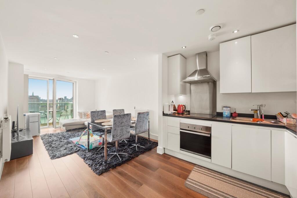 3 bed 1st Floor Flat for rent in Poplar. From Chestertons Estate Agents , Canary Wharf & Docklands Lettings 3 bed 1st Floor Flat for rent in Poplar. From Chestertons Estate Agents , Canary Wharf & Docklands Lettings