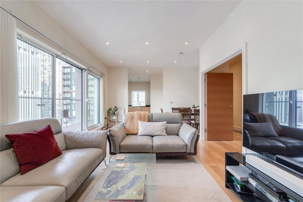 3 bed 1st Floor Flat for rent in Poplar. From Chestertons Estate Agents , Canary Wharf & Docklands Lettings