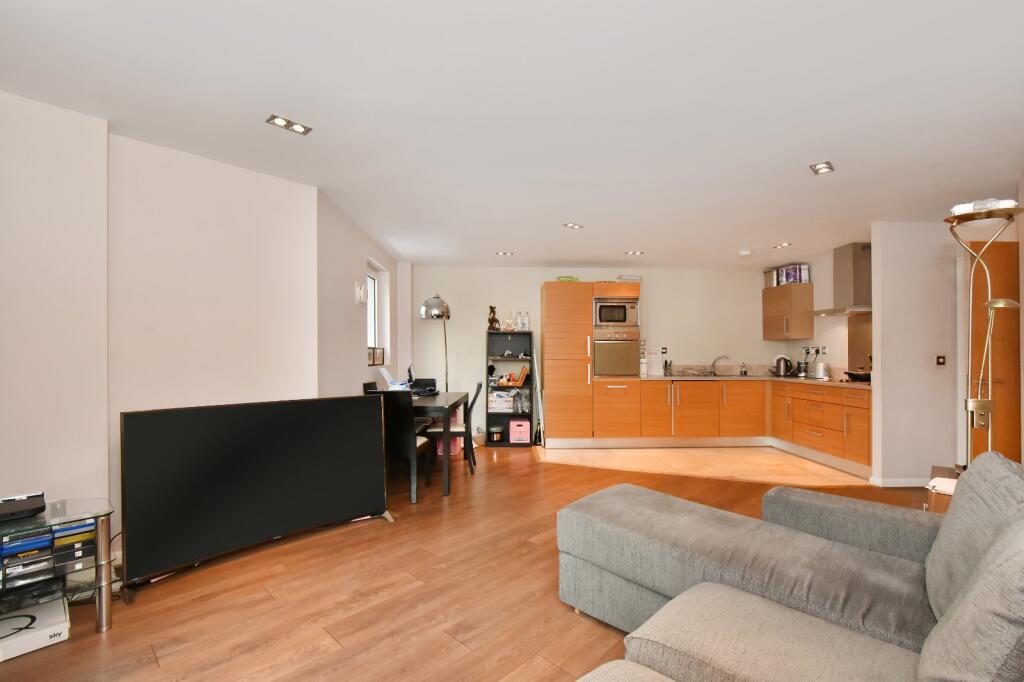 1 bed 1st Floor Flat for rent in Poplar. From Chestertons Estate Agents , Canary Wharf & Docklands Lettings