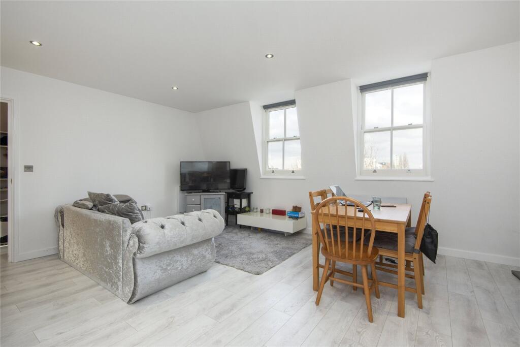 1 bed 1st Floor Flat for rent in Poplar. From Chestertons Estate Agents , Canary Wharf & Docklands Lettings