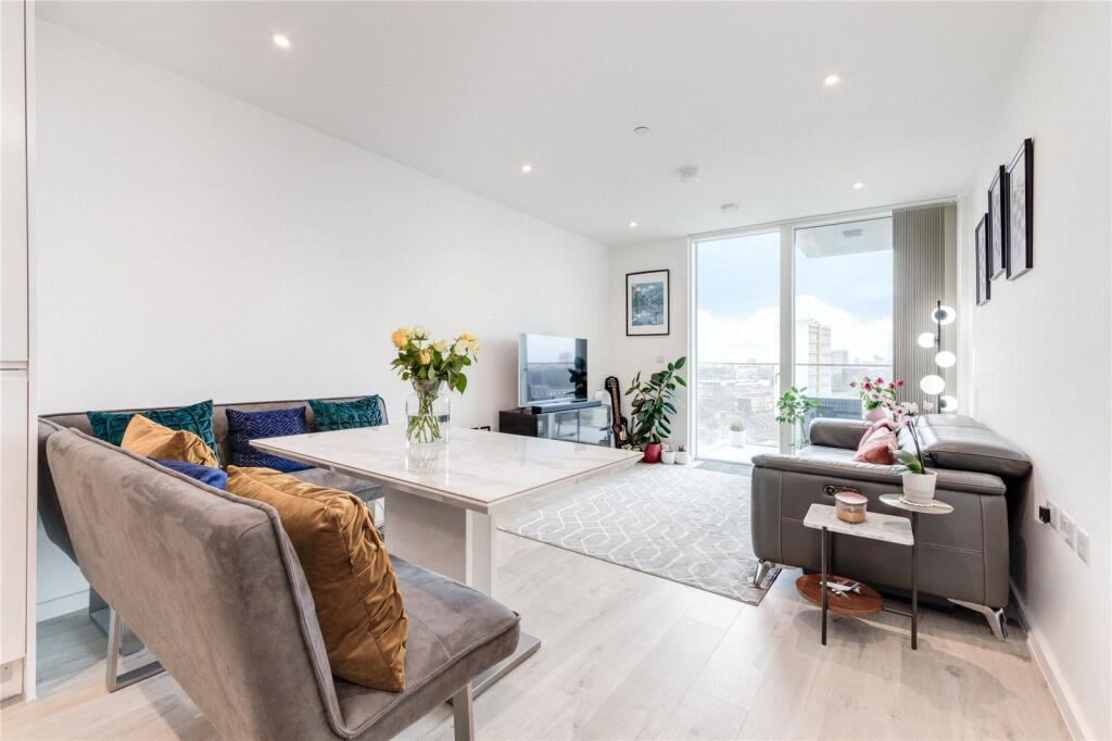 1 bed 1st Floor Flat for rent in Bow. From Chestertons Estate Agents , Canary Wharf & Docklands Lettings