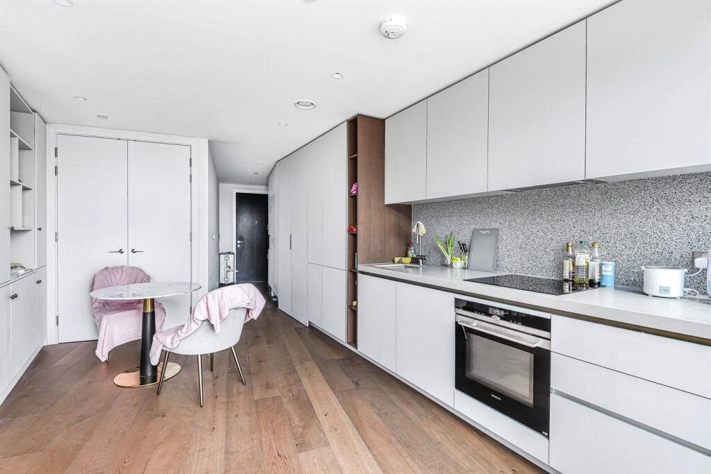 4 bed 1st Floor Flat for rent in Greenwich. From Chestertons Estate Agents , Canary Wharf & Docklands Lettings