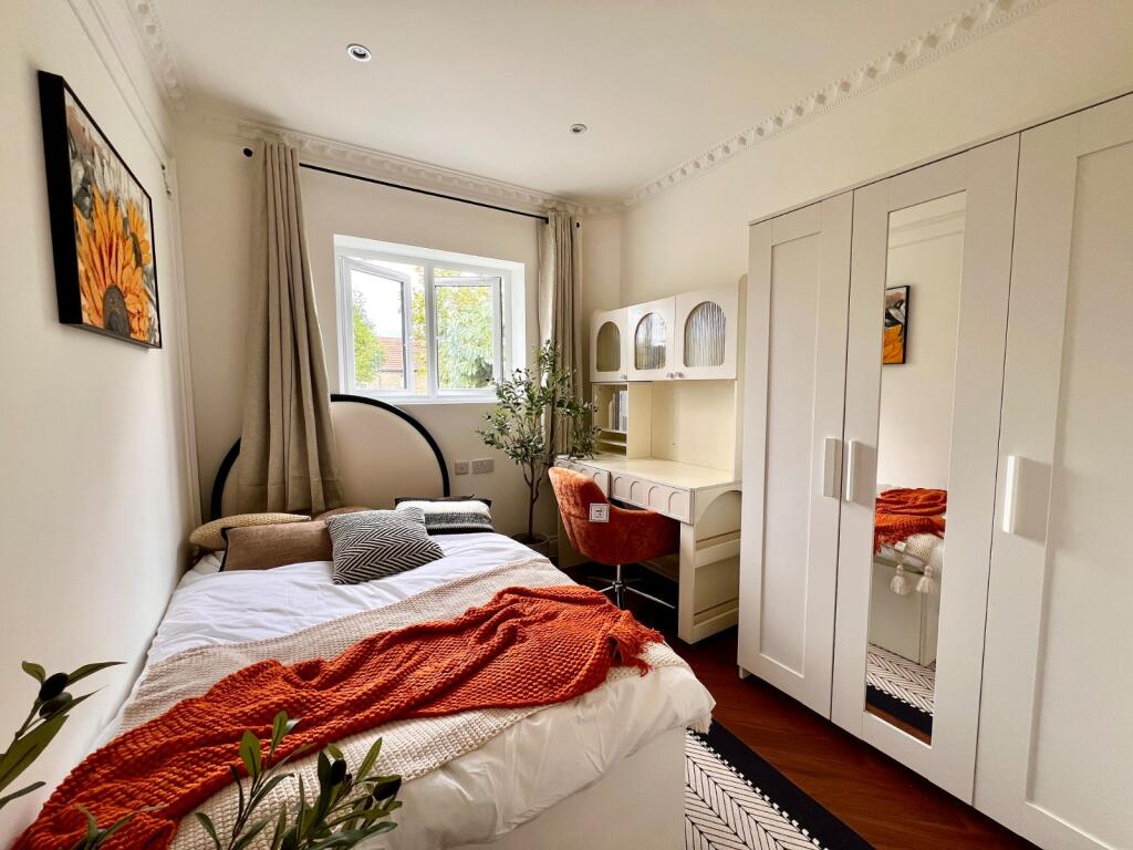 4 bed 1st Floor Flat for rent in Stratford. From Chestertons Estate Agents , Canary Wharf & Docklands Lettings