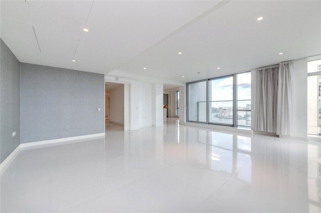 2 bed 1st Floor Flat for rent in Poplar. From Chestertons Estate Agents , Canary Wharf & Docklands Lettings 2 bed 1st Floor Flat for rent in Poplar. From Chestertons Estate Agents , Canary Wharf & Docklands Lettings