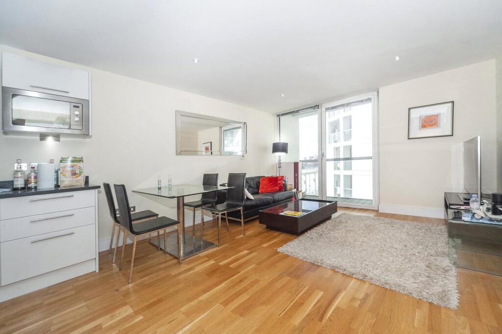 1 bed 1st Floor Flat for rent in Poplar. From Chestertons Estate Agents , Canary Wharf & Docklands Lettings