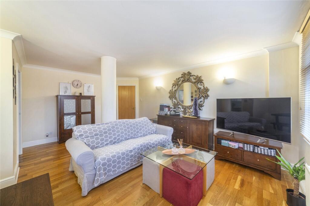 2 bed 1st Floor Flat for rent in Poplar. From Chestertons Estate Agents , Canary Wharf & Docklands Lettings 2 bed 1st Floor Flat for rent in Poplar. From Chestertons Estate Agents , Canary Wharf & Docklands Lettings