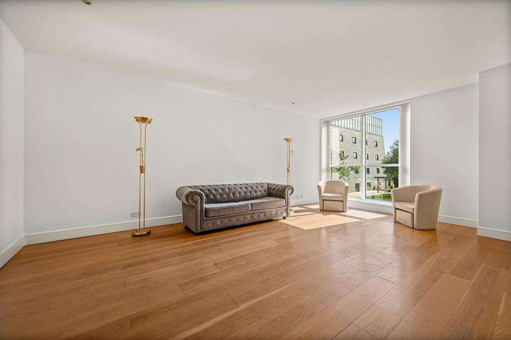 3 bed 1st Floor Flat for rent in Poplar. From Chestertons Estate Agents , Canary Wharf & Docklands Lettings 3 bed 1st Floor Flat for rent in Poplar. From Chestertons Estate Agents , Canary Wharf & Docklands Lettings