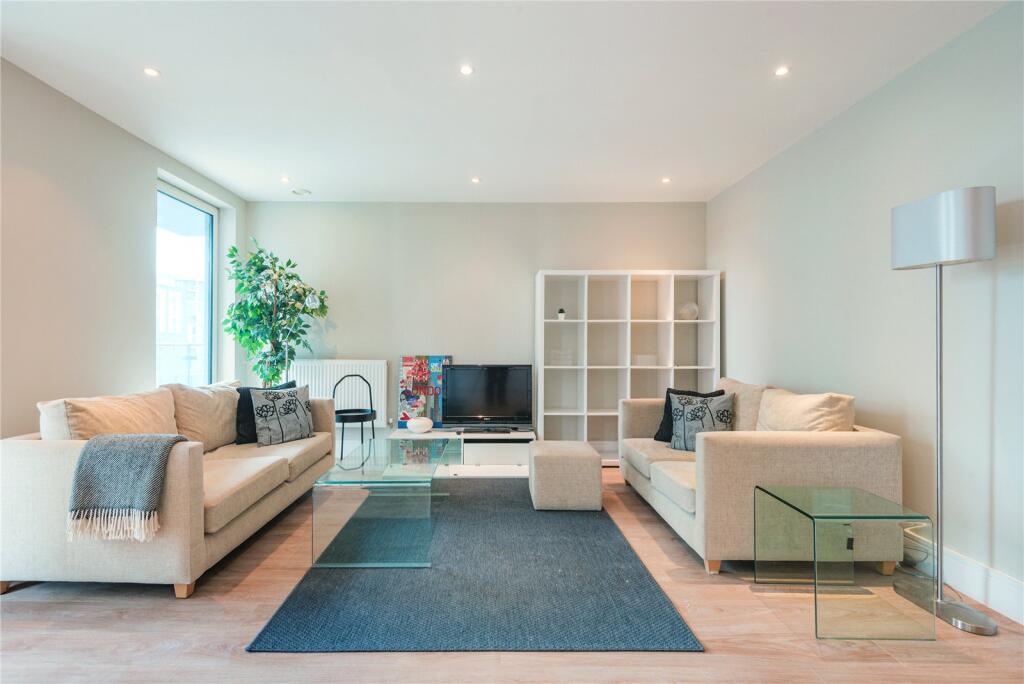 4 bed 1st Floor Flat for rent in Poplar. From Chestertons Estate Agents , Canary Wharf & Docklands Lettings 4 bed 1st Floor Flat for rent in Poplar. From Chestertons Estate Agents , Canary Wharf & Docklands Lettings