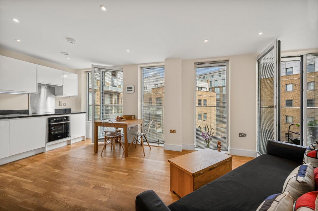 1 bed 1st Floor Flat for rent in Poplar. From Chestertons Estate Agents , Canary Wharf & Docklands Lettings