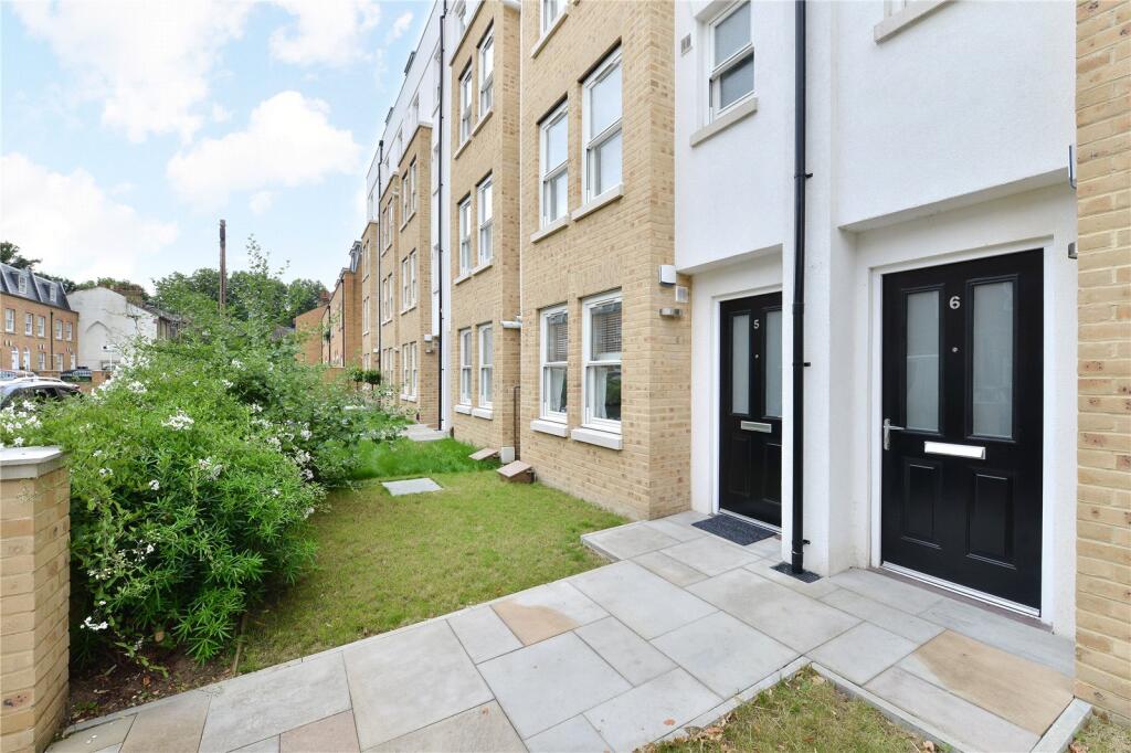 2 bed Mid Terraced House for rent in Greenwich. From Chestertons Estate Agents , Canary Wharf & Docklands Lettings