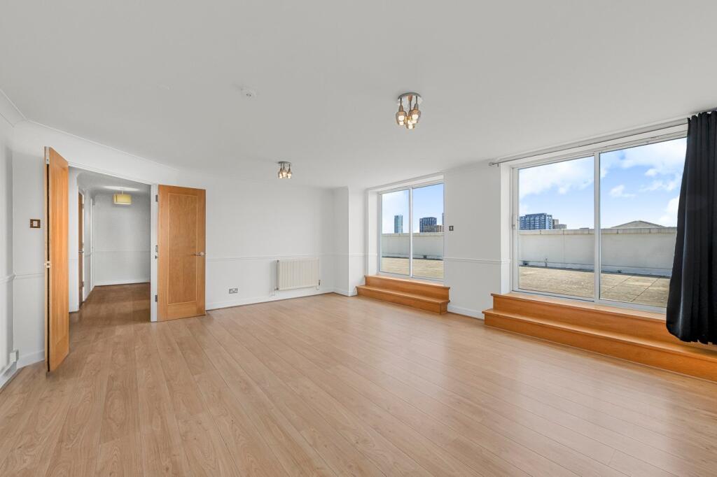 3 bed 1st Floor Flat for rent in Poplar. From Chestertons Estate Agents , Canary Wharf & Docklands Lettings