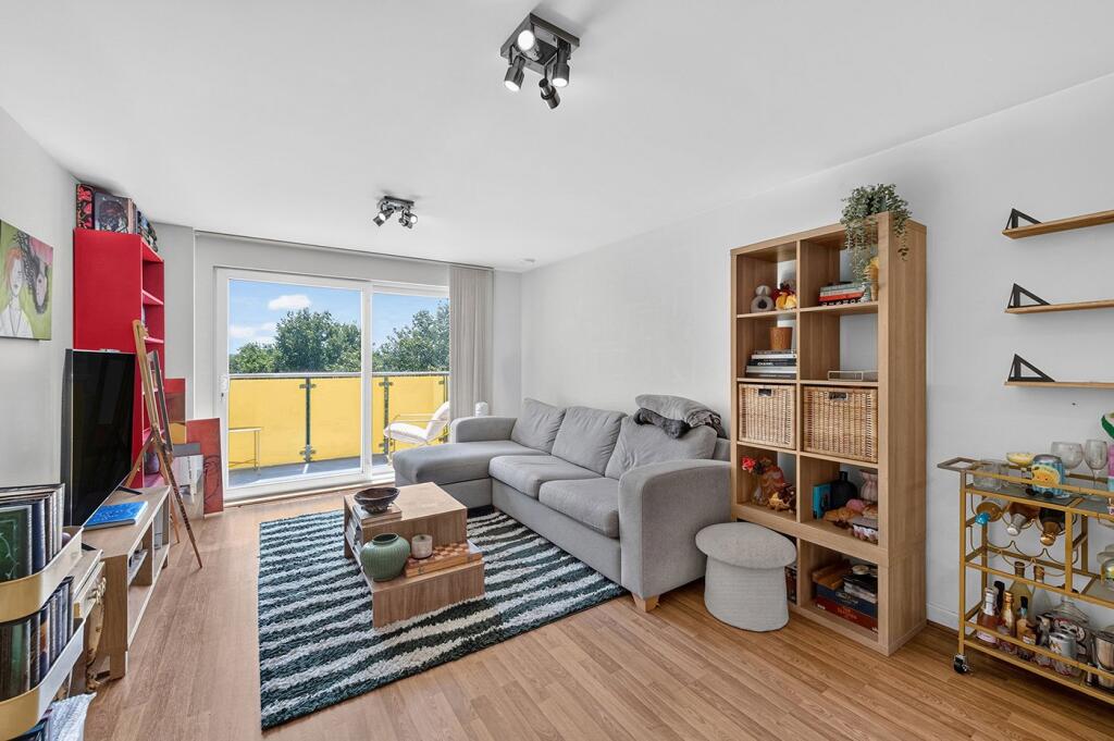 1 bed 1st Floor Flat for rent in Bow. From Chestertons Estate Agents , Canary Wharf & Docklands Lettings 1 bed 1st Floor Flat for rent in Bow. From Chestertons Estate Agents , Canary Wharf & Docklands Lettings
